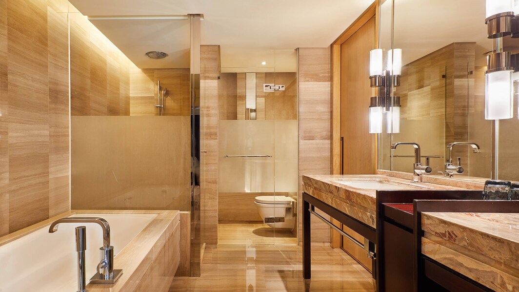 ツイン/ツインデラックスの客室バスルーム－独立したシャワー/浴槽