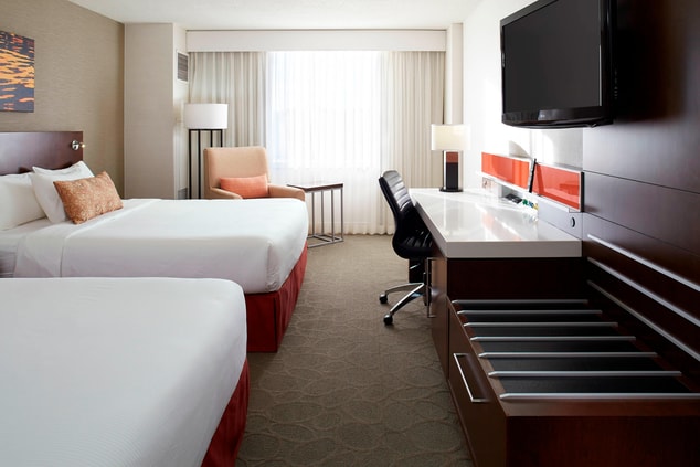 Delta Fredericton Deluxe Guestroom with 2 Queen Beds, Water View