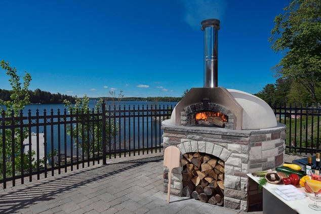 The Deck - Pizza Oven