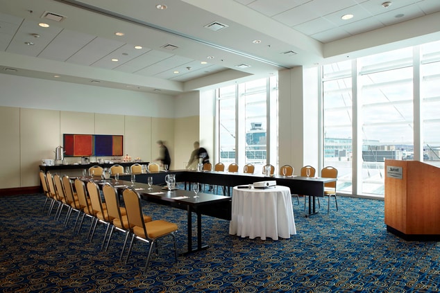 Montreal Airport hotel meeting space