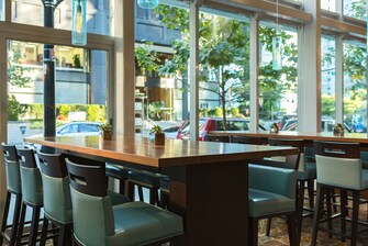 Table commune du restaurant dans le centre-ville de Vancouver