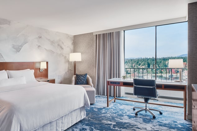 Deluxe Guest Room - Harbour & Mountain View, 1 King, High Floor