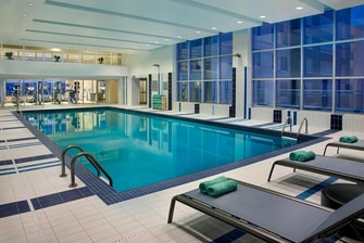 Hôtel d'aéroport avec piscine à Calgary