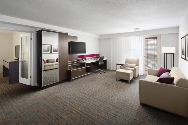 King Executive Suite - Living Room