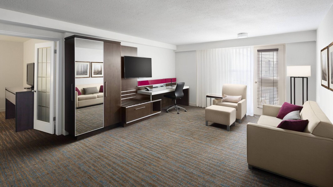 King Executive Suite - Living Room