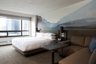 Chambre avec lit king size et accès à la conciergerie