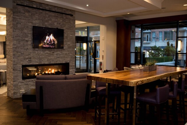 Fire + Water Restaurant - Lounge