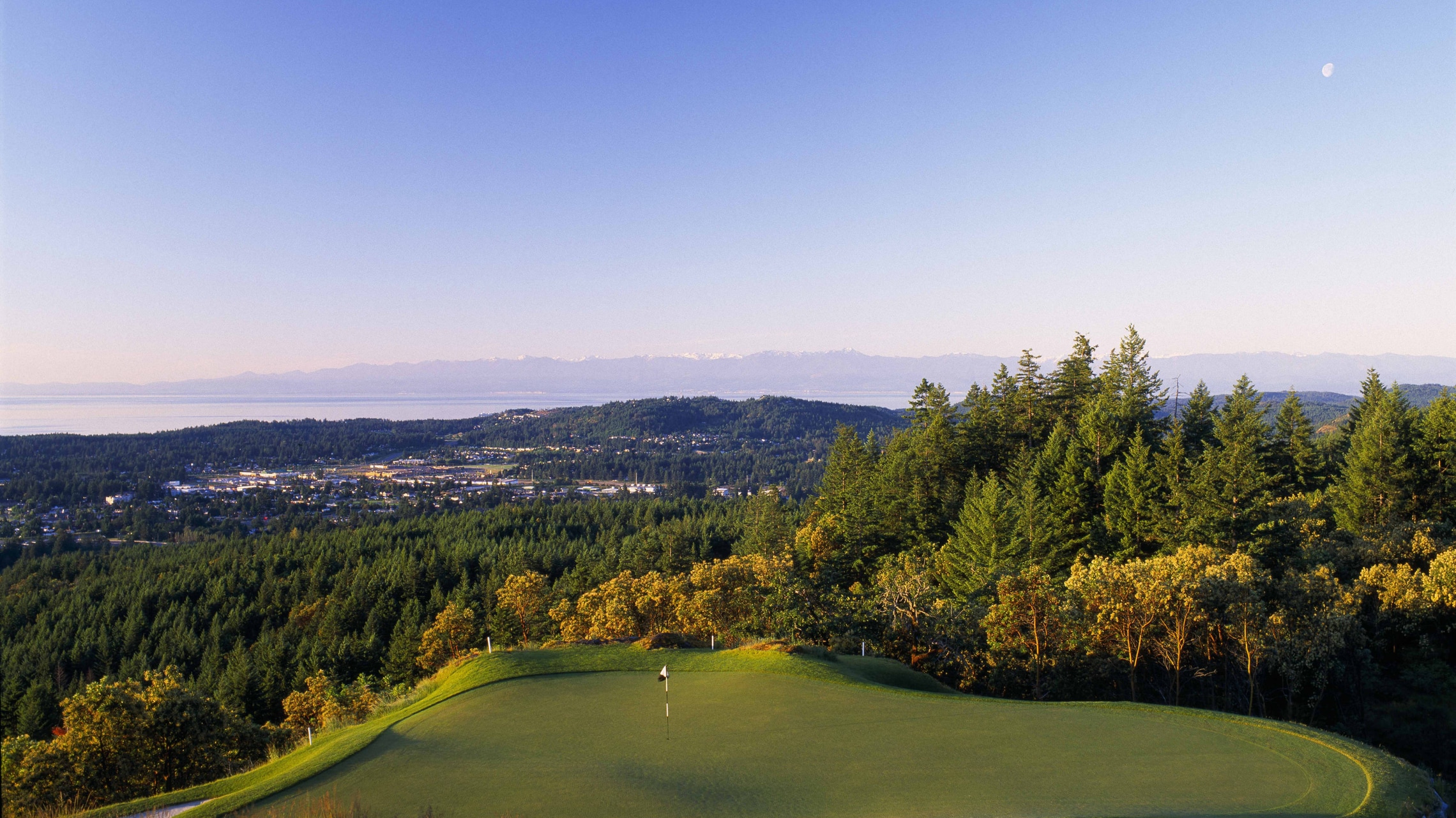 Bear Mountain Golf and Country Club - Signature 19th Hole