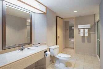 Suite avec jacuzzi – salle de bains