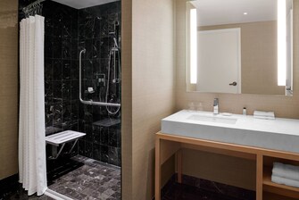 Suite Murphy, salle de bain accessible aux personnes à mobilité réduite