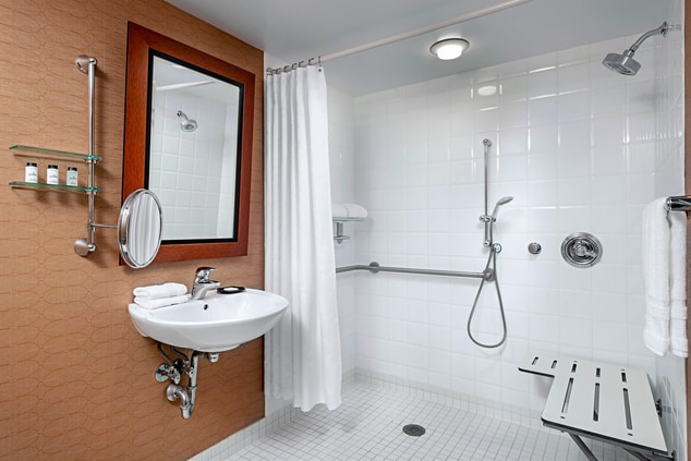 Banheiro do quarto para hóspedes com mobilidade reduzida