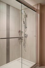 Salle de bain avec douche à l’italienne