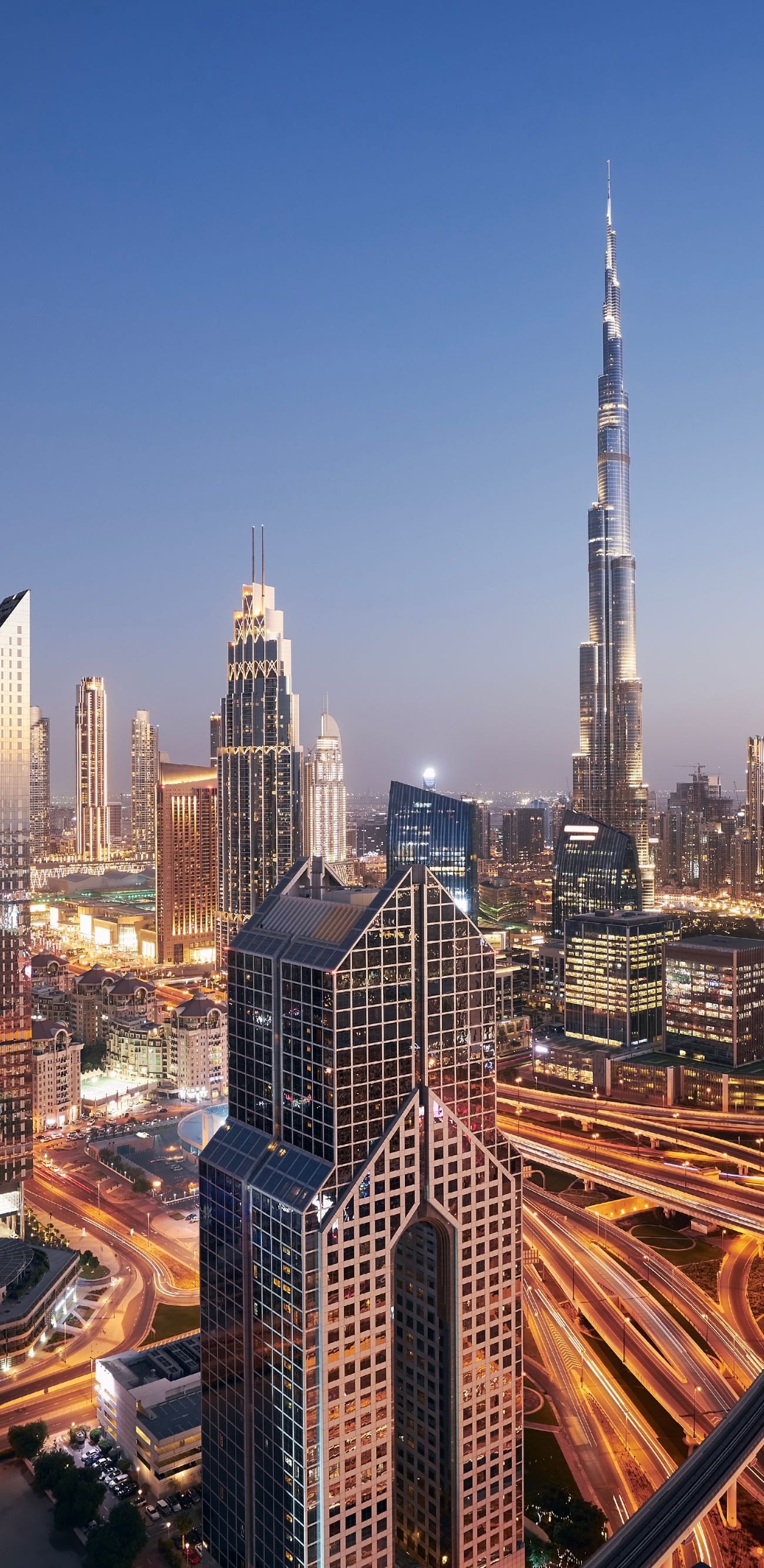 Dubai cityscape at night"n