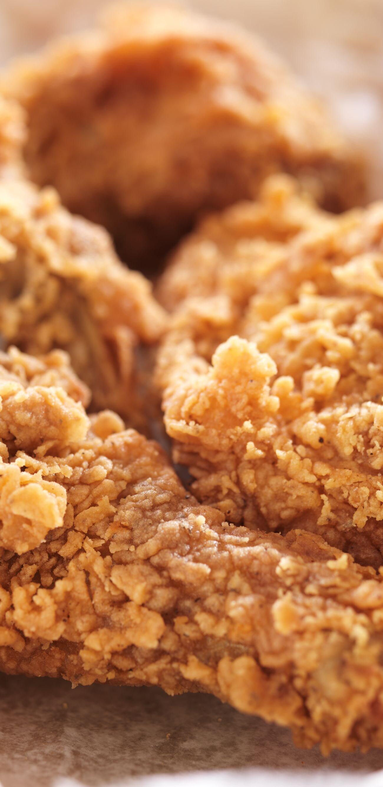 American Cuisine, Basket, Breaded, Breast, Chicken, Chicken, Chicken Leg, Close-up, Crispy, Dinner, Drumstick, Food, Fried, Fried Chicken, Gold, Gourmet, Latin American Cuisine, Meal, Meat, Multi Colored, No People, Orange, Paper, Part Of, Portion, Selective Focus, Southern Cuisine, Table, Textile, Wax Paper