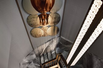 Gran escalinata de The Barfield recubierta de mármol.