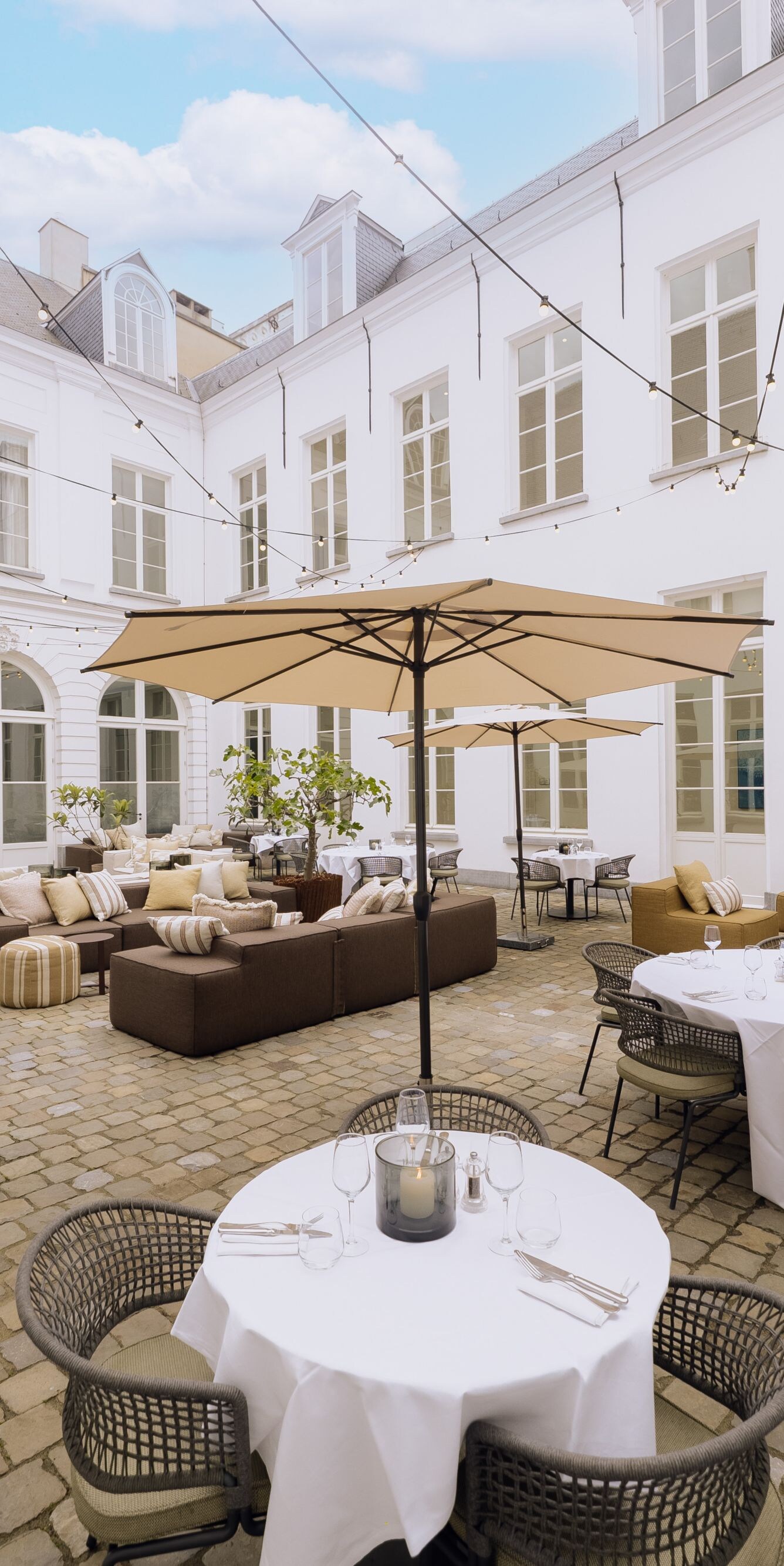 A sophisticated patio environment