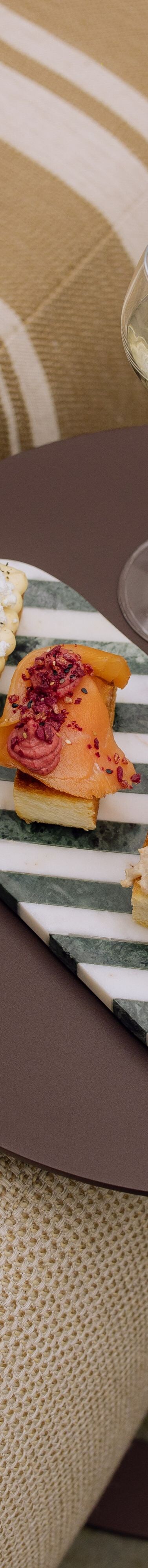 Brioche served alongside two glasses of champagne
