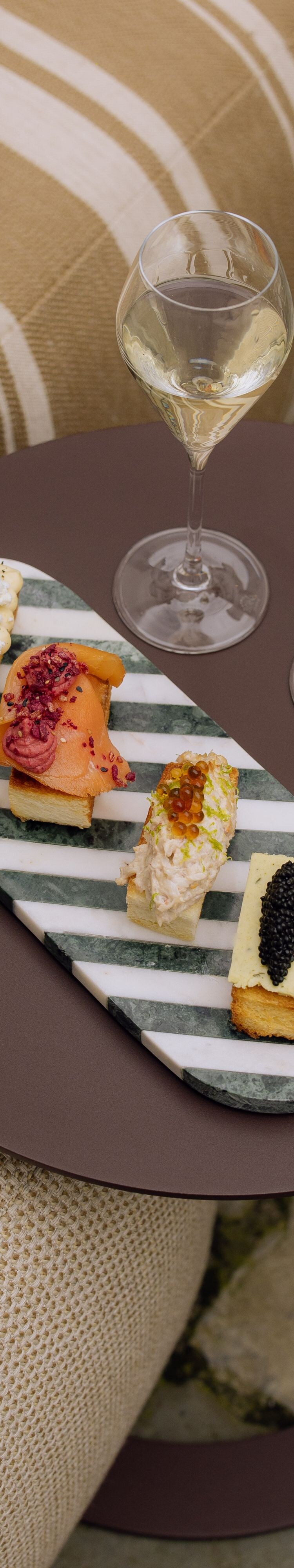 Brioche served alongside two glasses of champagne