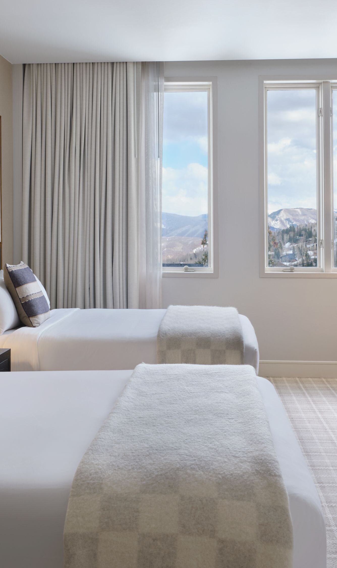 Snowmass Grand Residence 2 Queen beds, TV