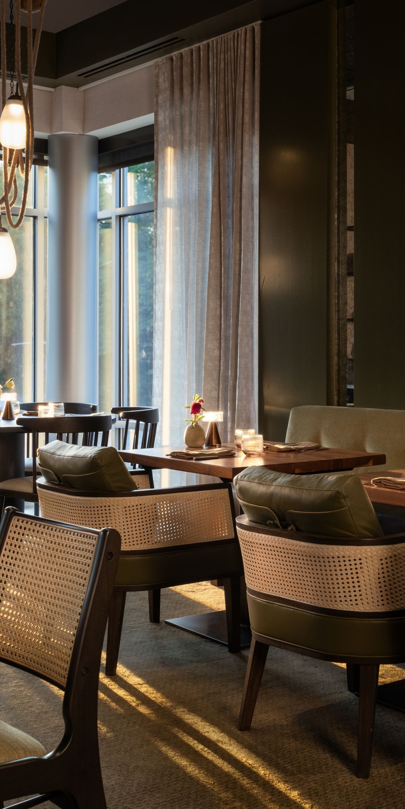 Tables in Harbrovale restaurant