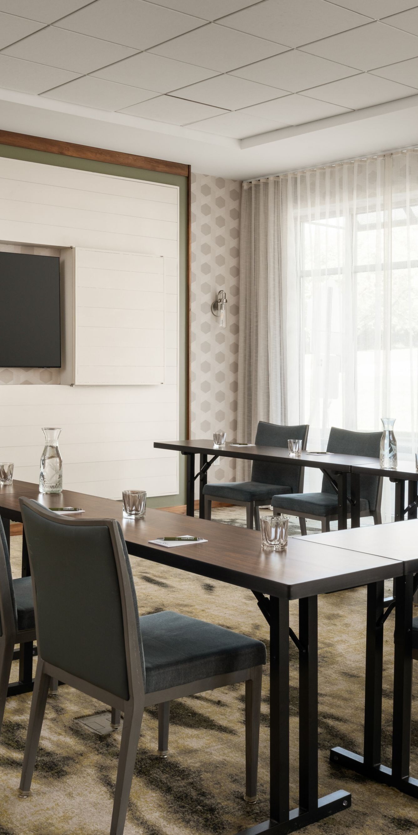 Small U-shape meeting set in event space