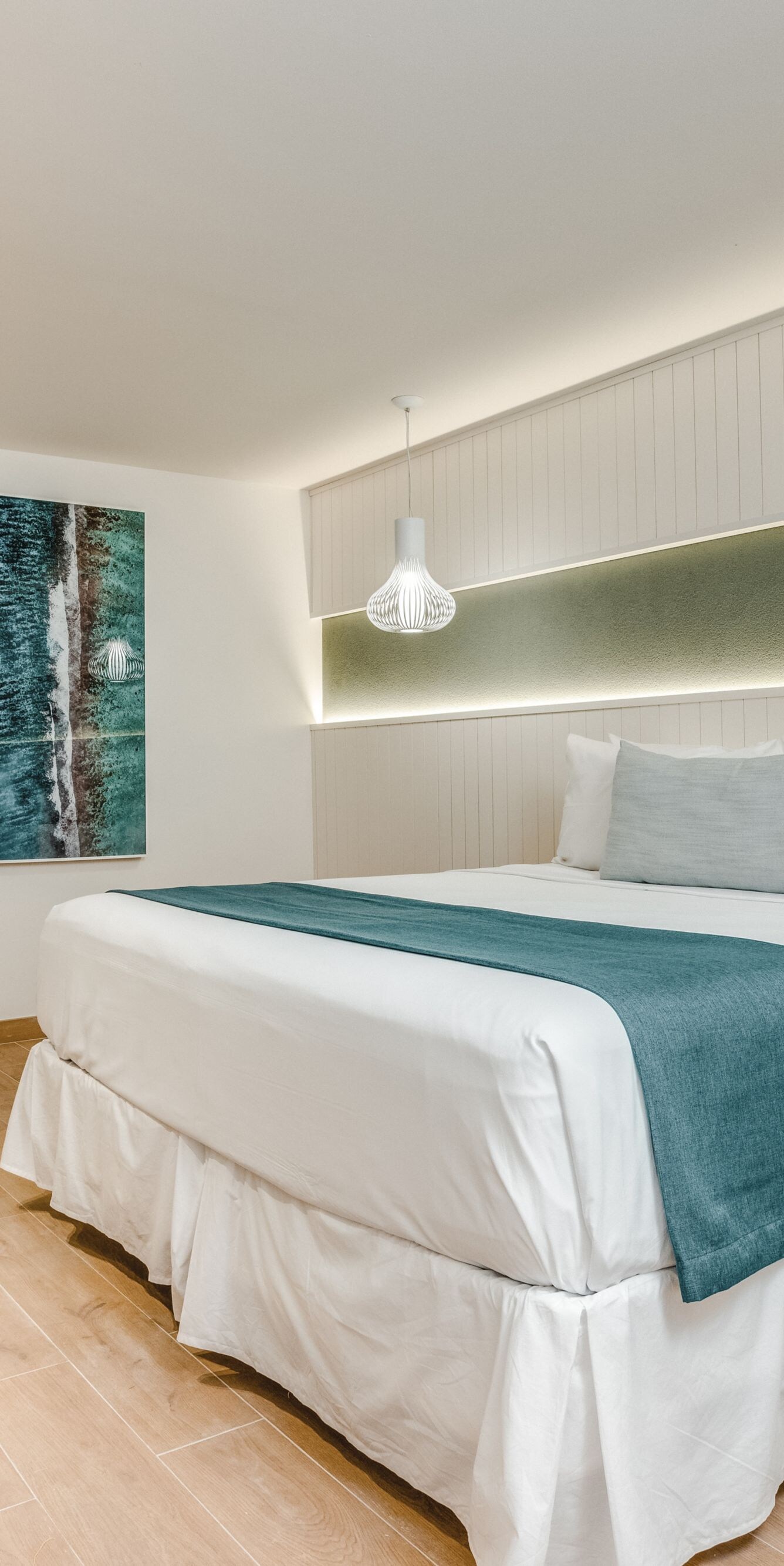 King bed in modern room