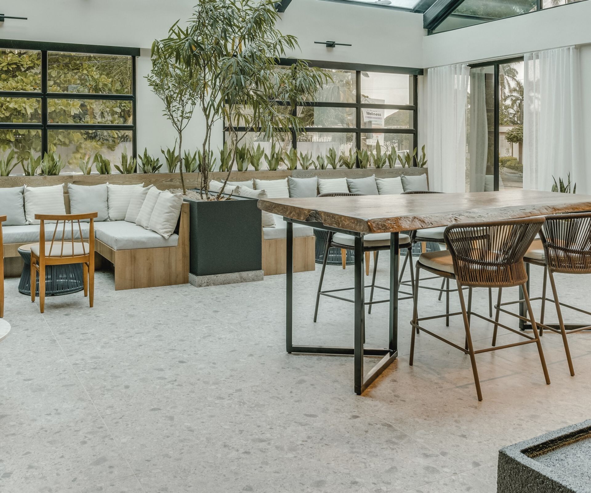 Glass ceiling lounge with dining tables