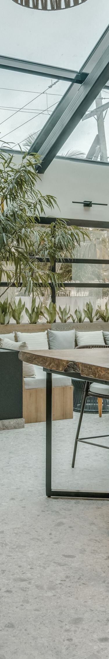 Glass ceiling lounge with dining tables