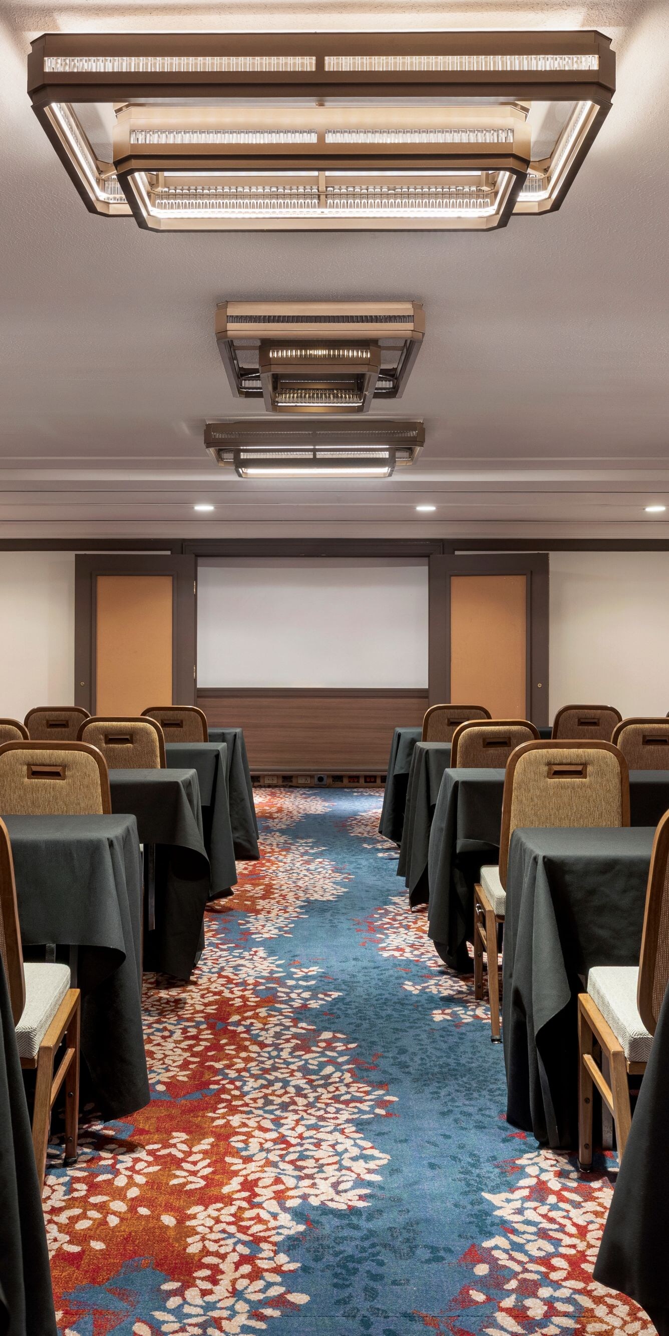 Glenn Meeting Room - Conference Setup-3 per table
