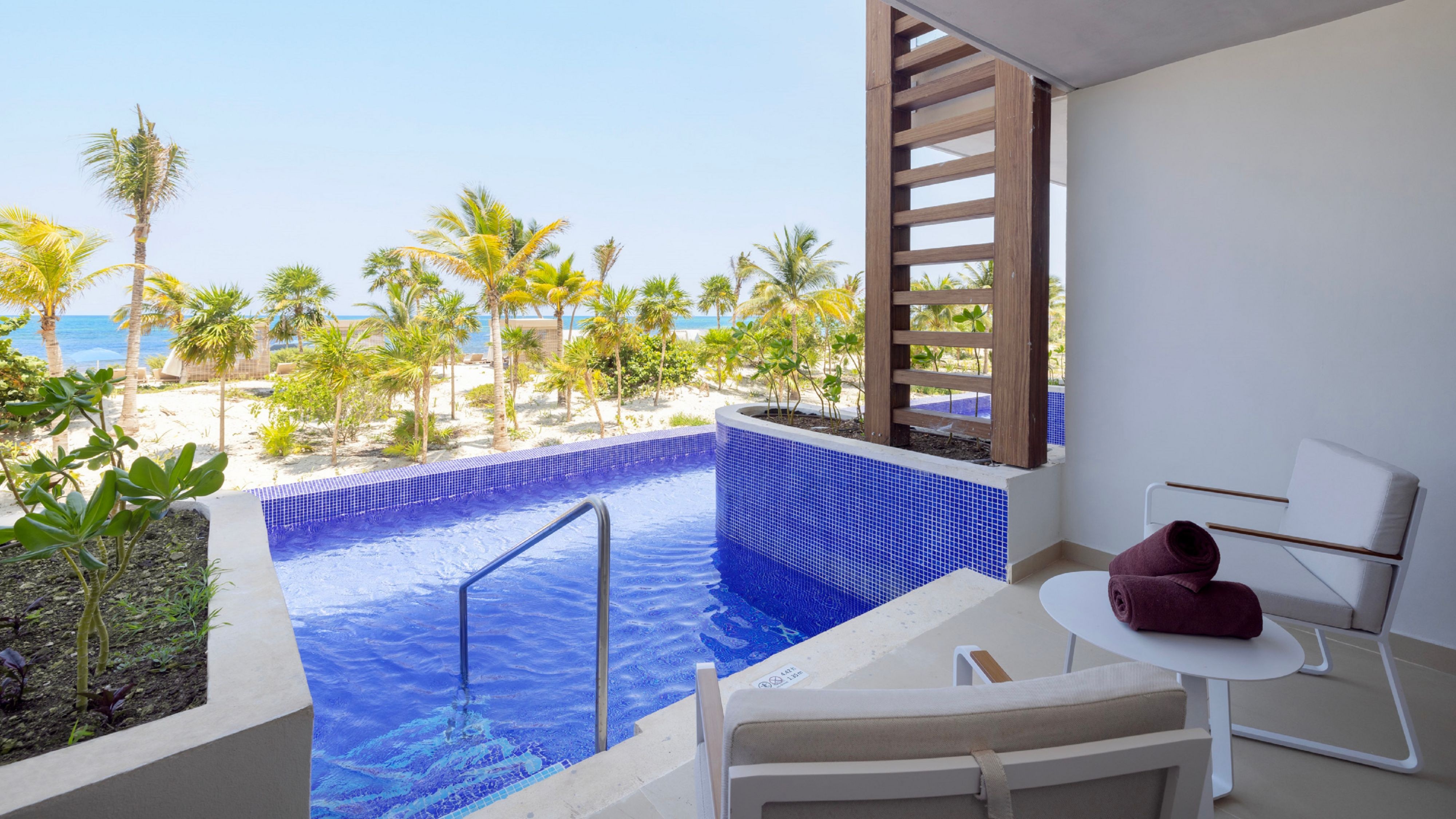 Uninterrupted Pool Access: Swim Out Living