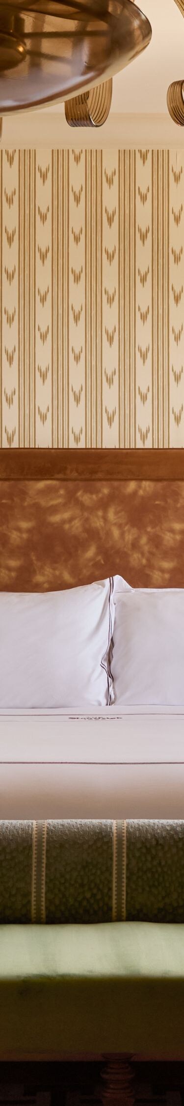 Guest room with king bed and settee