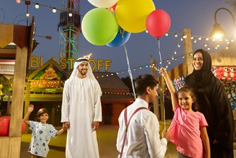  أسرة عربية في دبي باركس آند ريزورتس 