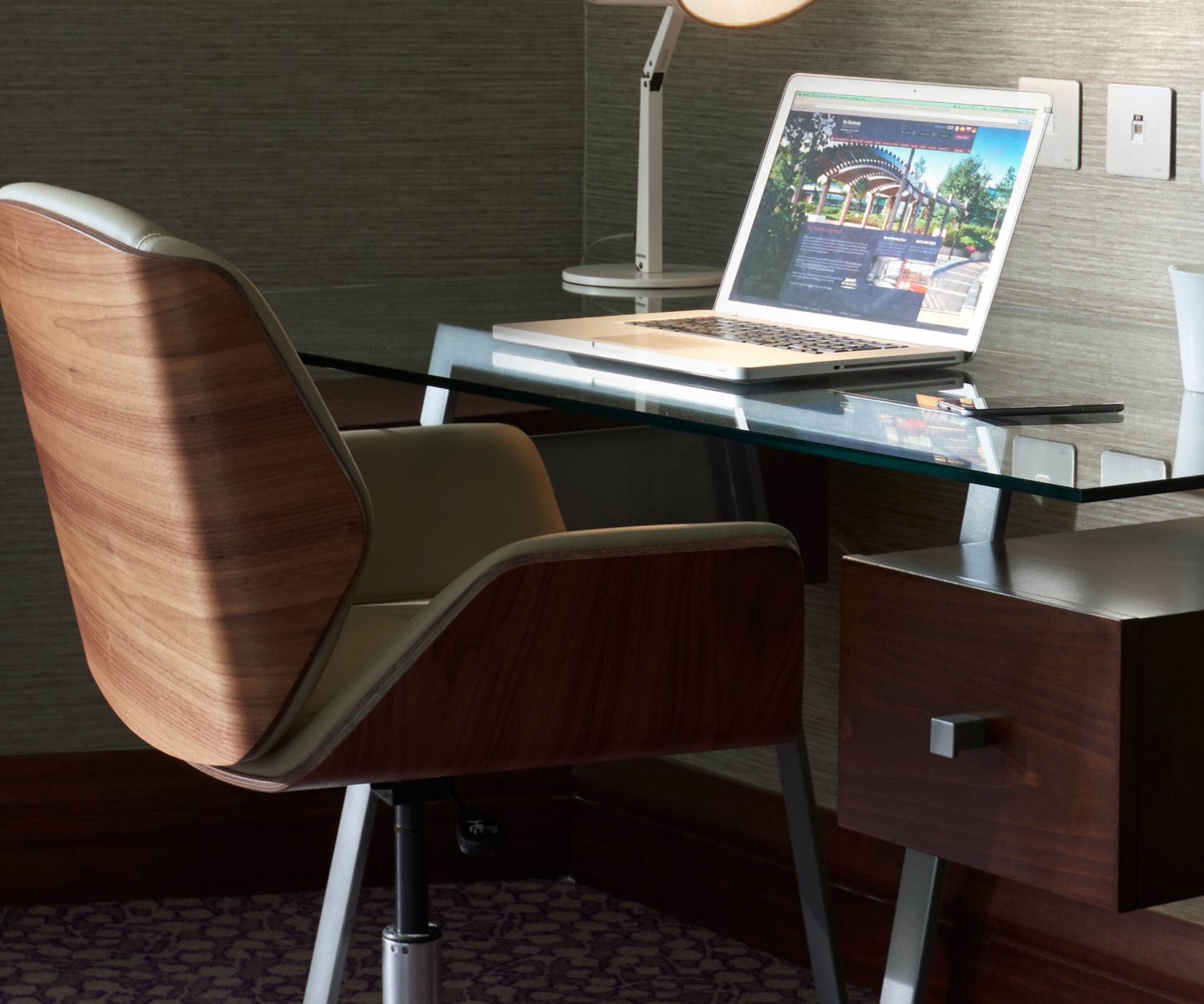 AK_EDIAK_LADY GLENORCHY SUITE_120 DESK_SUIT