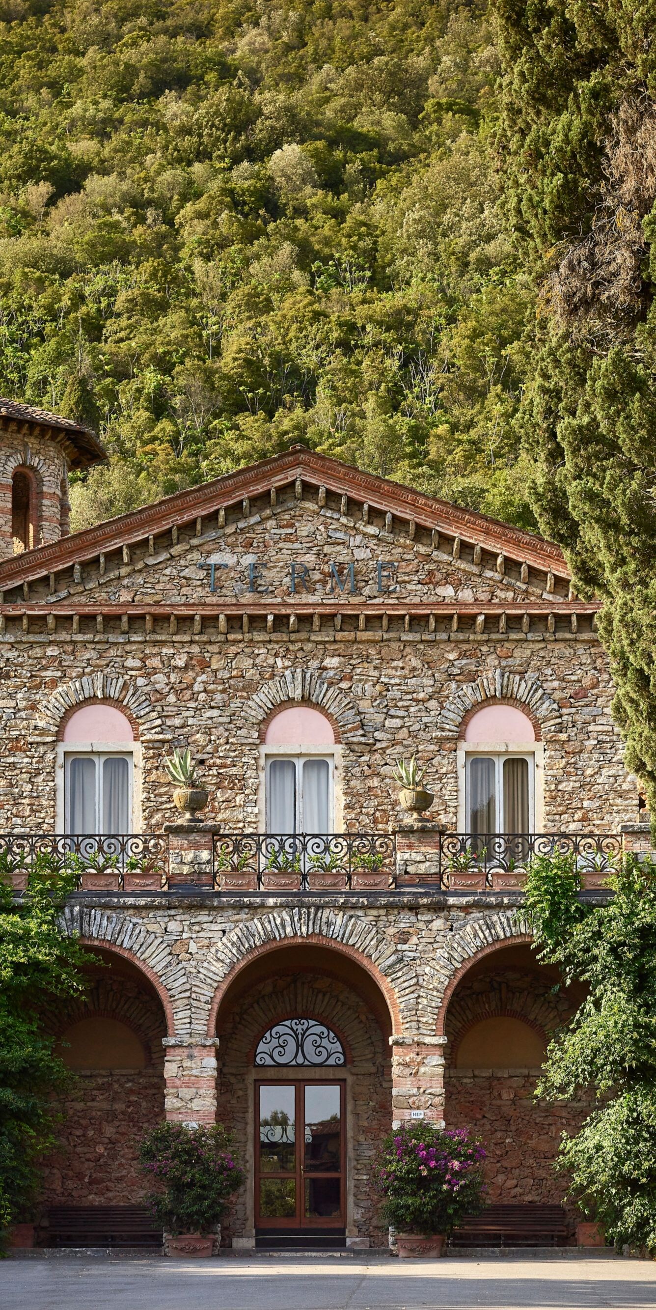 Grotta Giusti Historical Facade