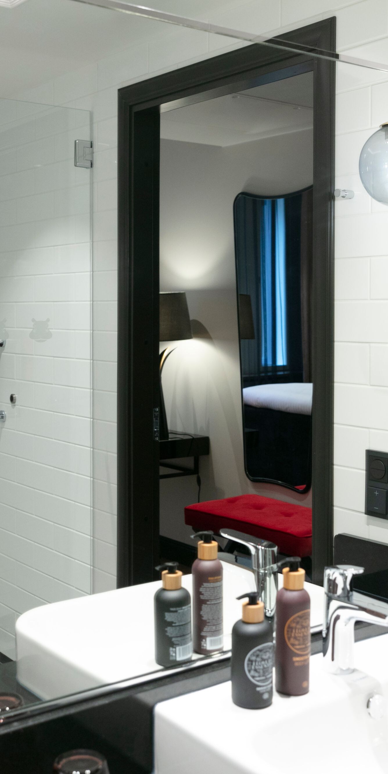 Comfort Guest Room Bathroom