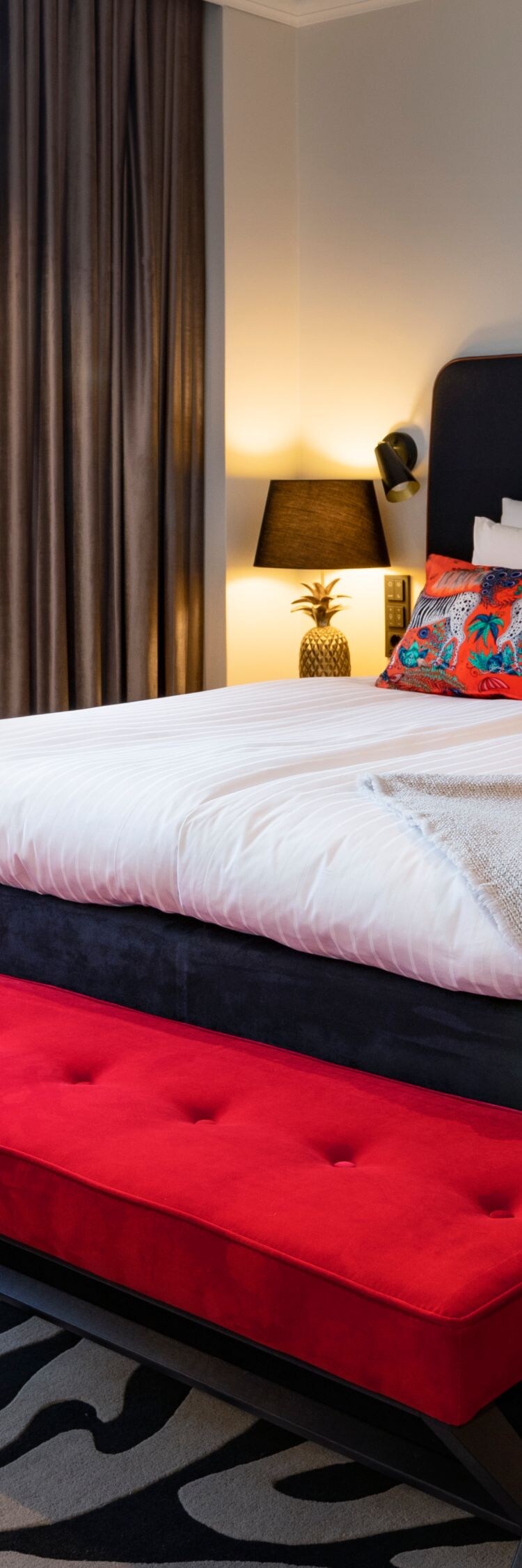 Komfortables Gästezimmer mit Kingsize-Bett