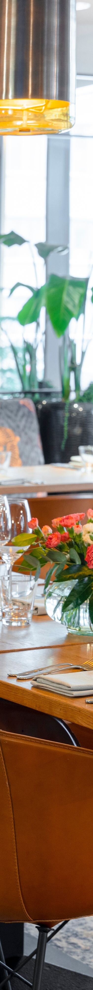 Restaurant with leather chairs and decor