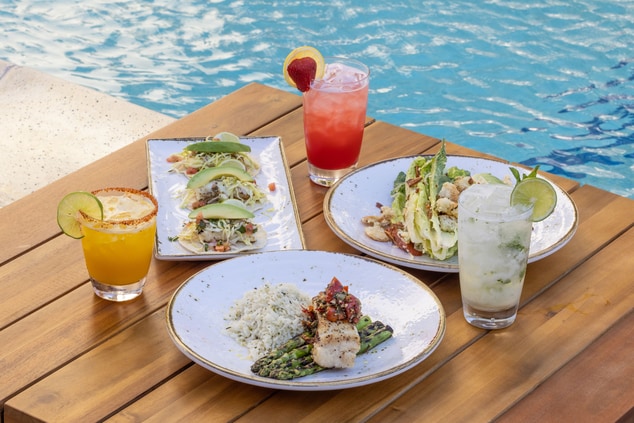 3 Plates with 3 Cocktails next to the pool