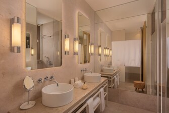 Baño de la habitación Premium