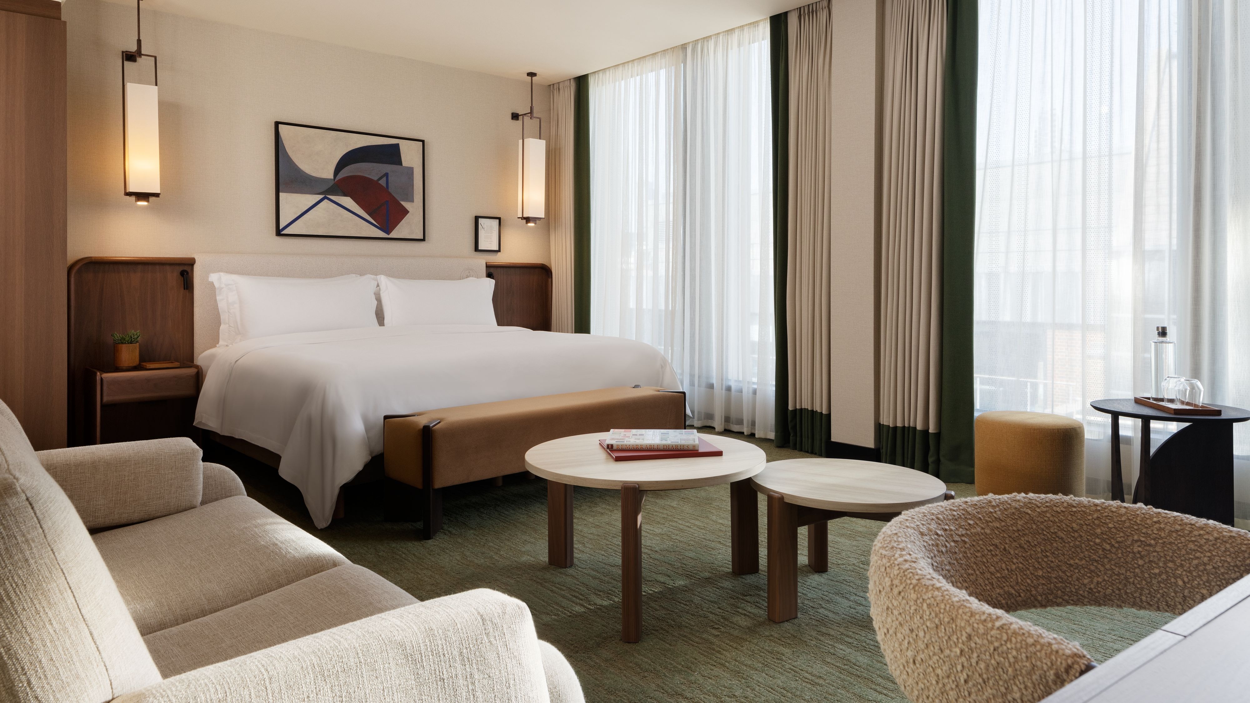 Elite Royal Rewards stay, 10,000 bonus points