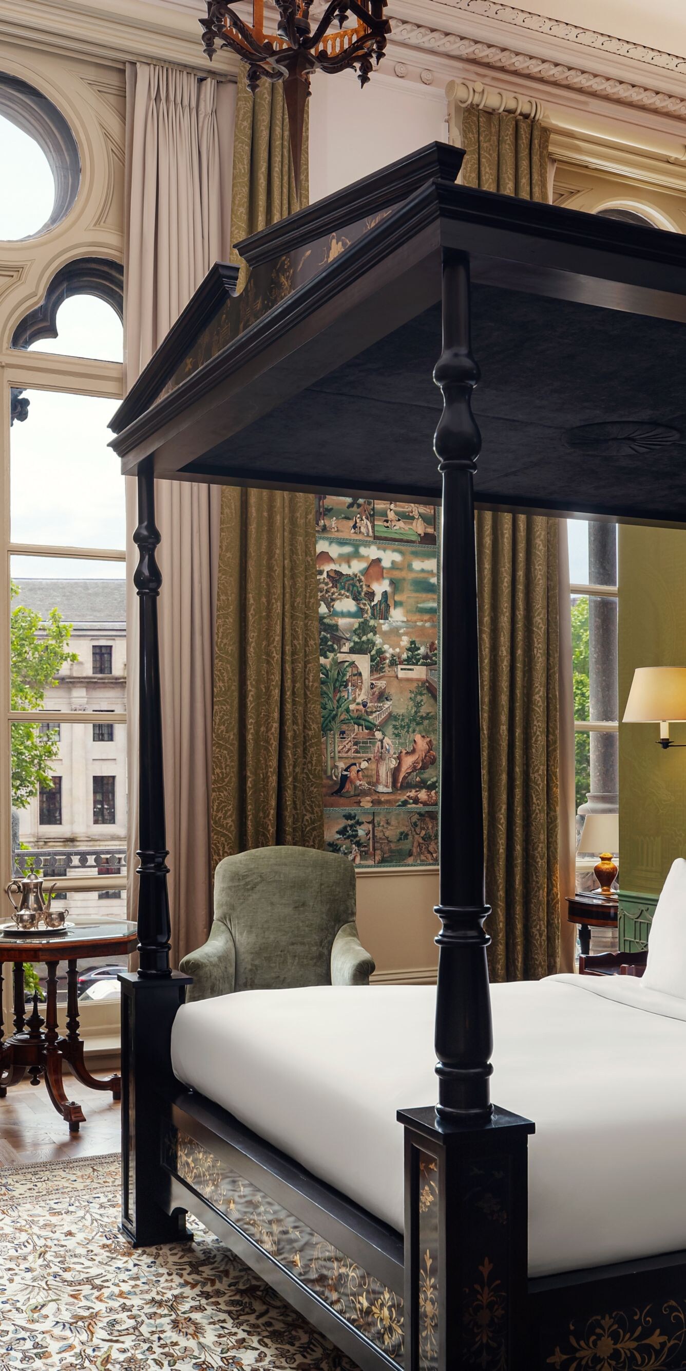 Junior Suite with canopy bed