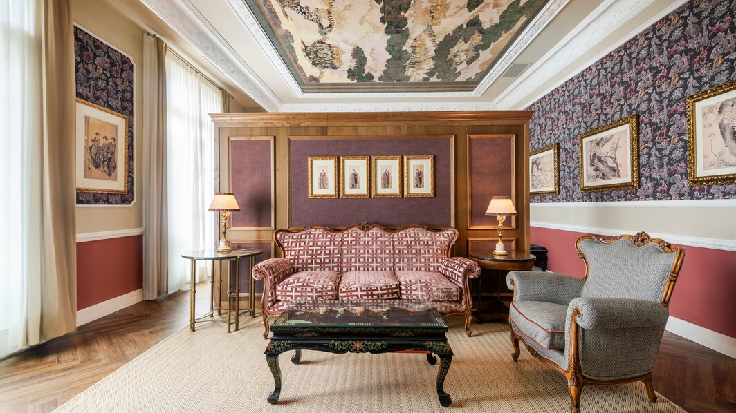 Habitación de la suite Junior en el hotel de lujo en Madrid