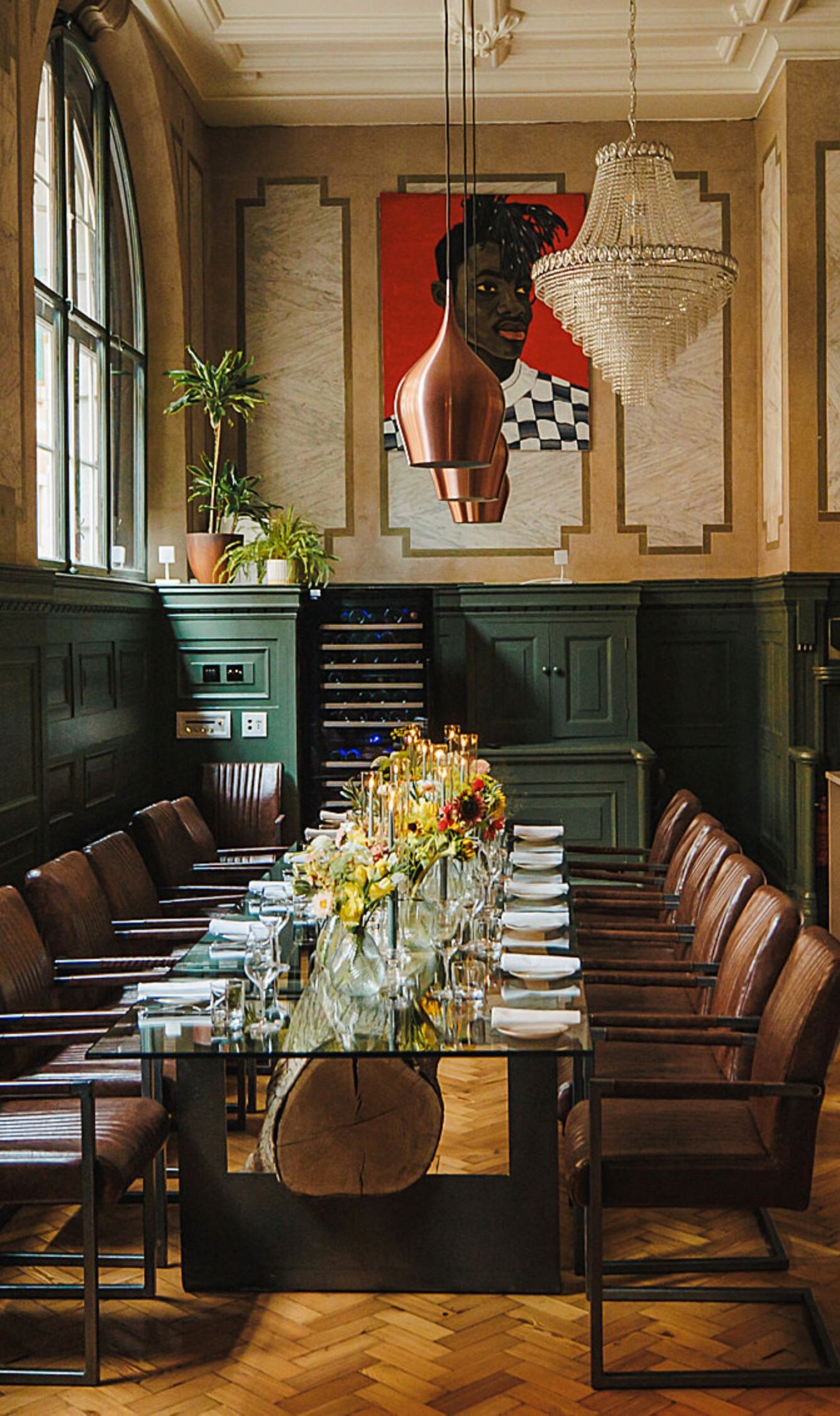Large dining table, private kitchen, large windows