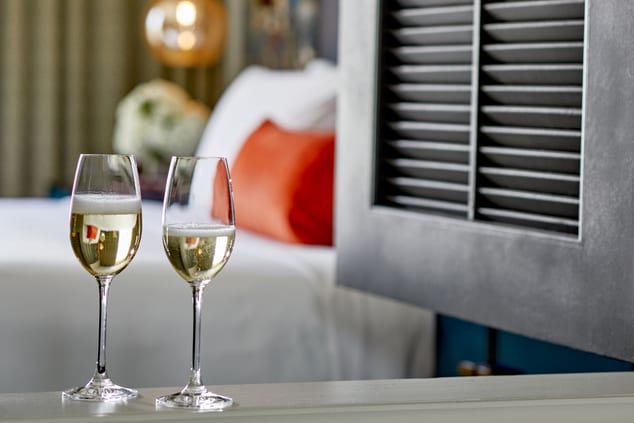 wine glasses, bed
