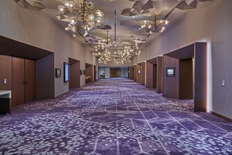 imagen del vestíbulo y el pasillo en el hotel de convenciones