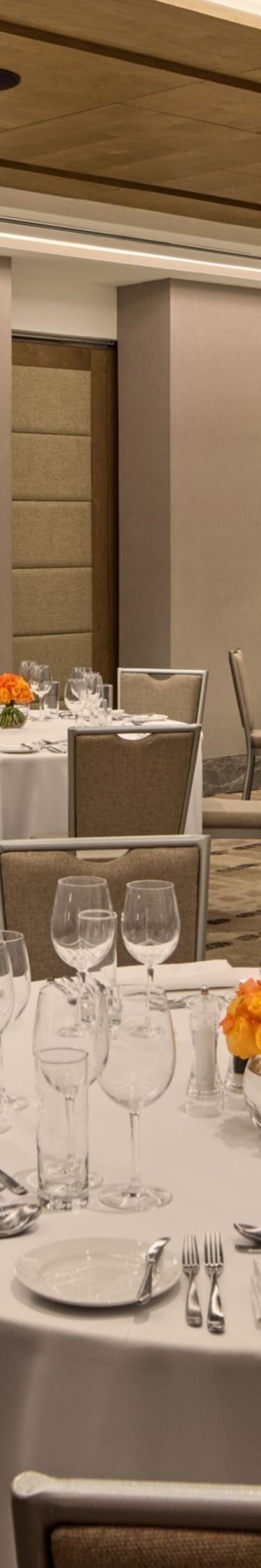 Round table dinner set up