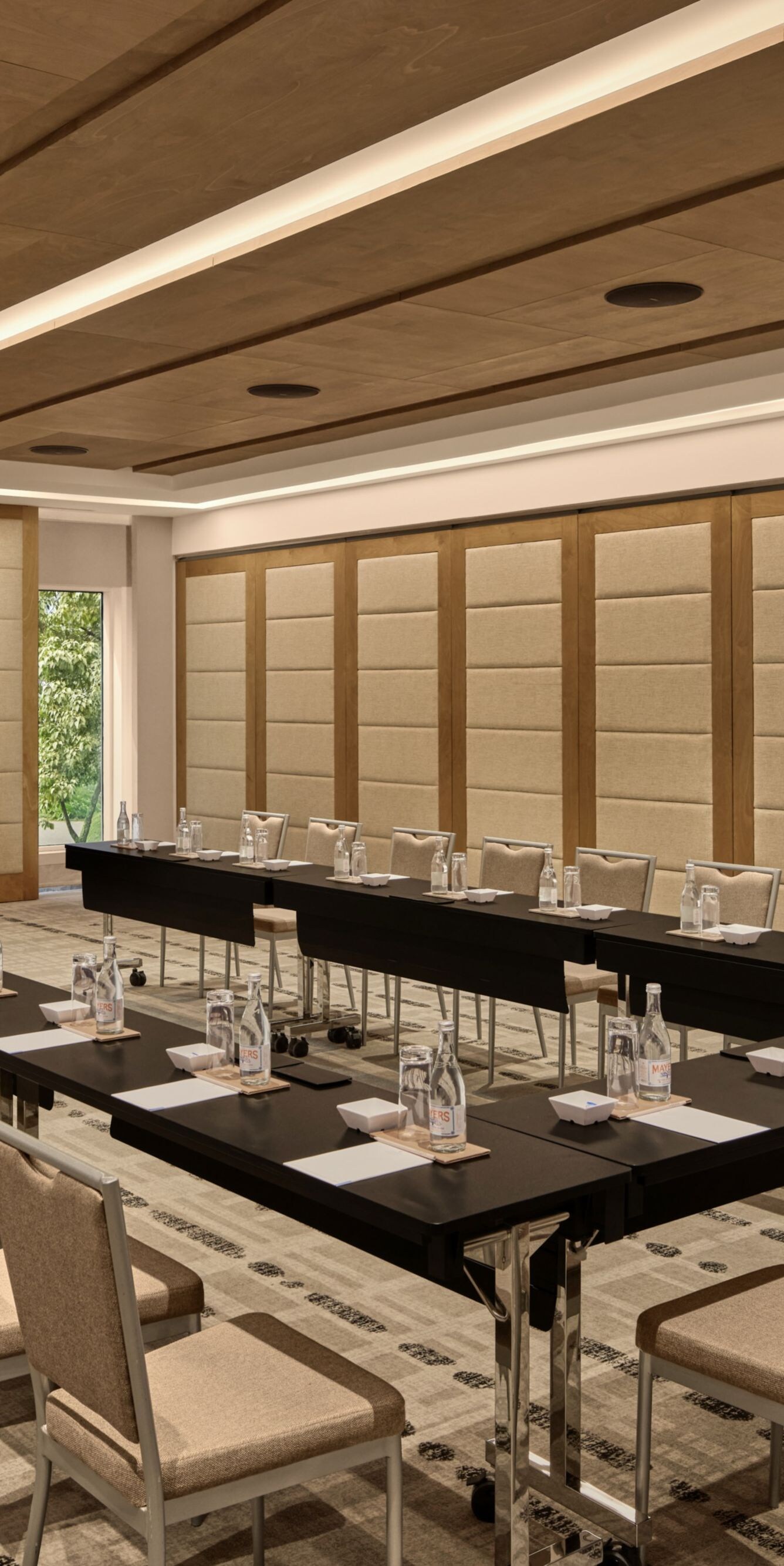 U-Shape meeting room set up