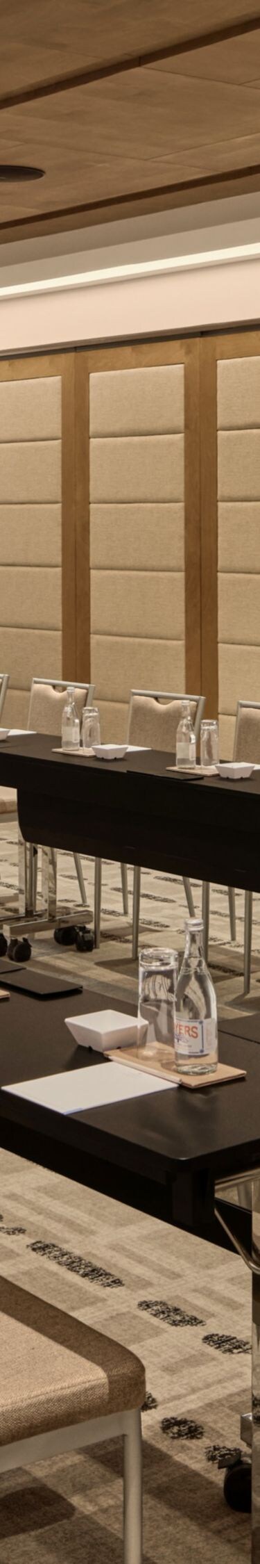 U-Shape meeting room set up