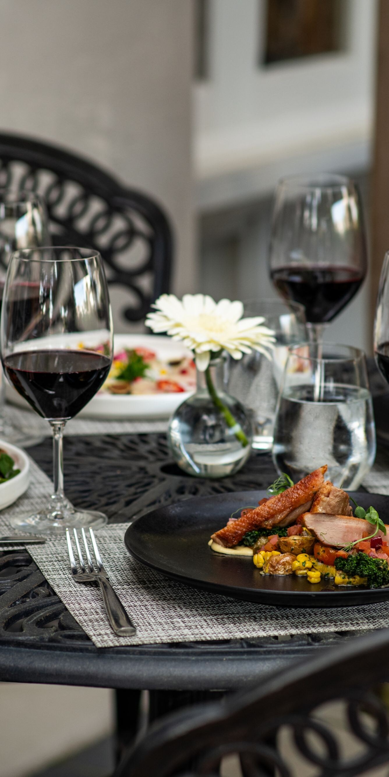Four dinner plates and wine glasses