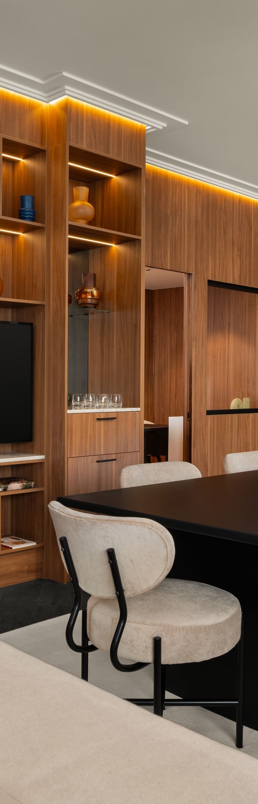 Elegant living area of the Big Suite at Cardo Roma